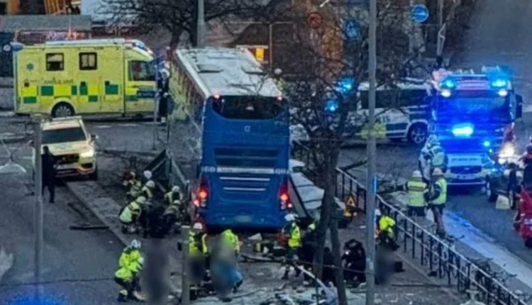 Λεωφορείο-έπεσε-σε-στάση-στη-Στοκχόλμη