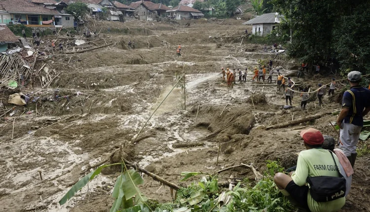 Έξι-νεκροί-και-17-αγνοούμενοι-από-κατολίσθηση-στην-Κεντρική-Ινδονησία