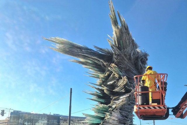 Καθαρίστηκε-ο-«Δρομέας»,-το-εμβληματικό-γλυπτό-της-Βασιλίσσης-Σοφίας