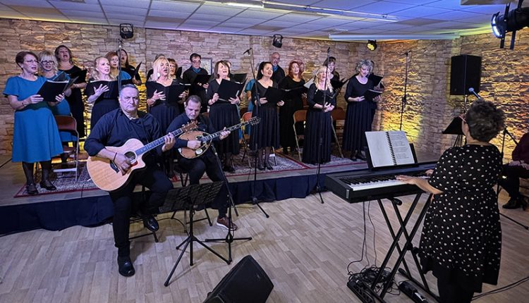 Αφιέρωμα-στα-τραγούδια-του-Γρηγόρη-Μπιθικώτση-με-τη-Μικτή-Χορωδία-του-Πολιτιστικού-Συλλόγου-Κερατσινίου-«ΘΥΜΑΙΤΑΔΑΙ»