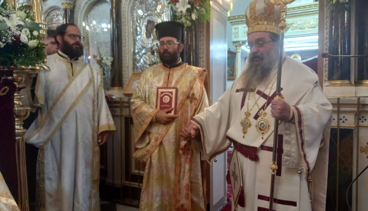 Χειροτονία-Διακόνου-από-τον-Μητροπολίτη-Χίου-Μάρκο