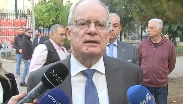 Κατέθεσε-στεφάνι-στο-Πολυτεχνείο-ο-Τασούλας