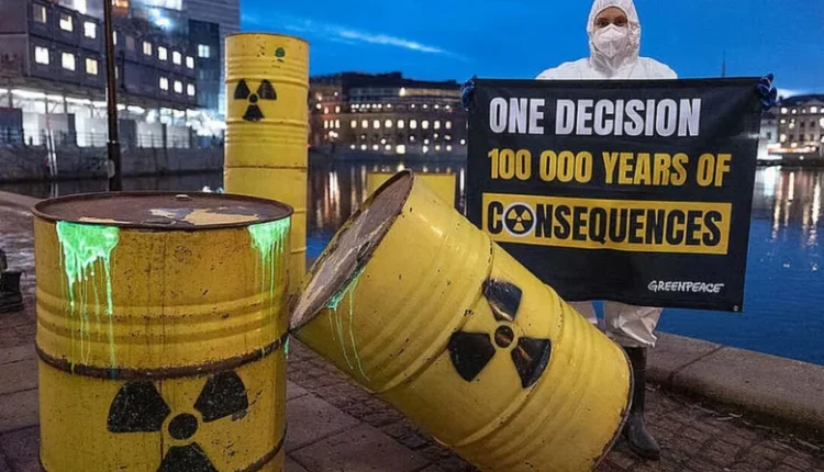 Πόλεμος-στην-Ουκρανία:-Η-greenpeace-καταγγέλλει-«εντατικοποίηση»-εμπορίου-πυρηνικών-υλικών-μεταξύ-Γαλλίας-και-Ρωσίας