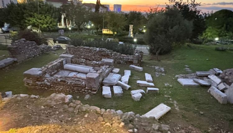 Ο-Μητροπολίτης-Πατρών-στα-εγκαίνια-του-έργου-αποκατάστασης-του-Ρωμαϊκού-Ωδείου