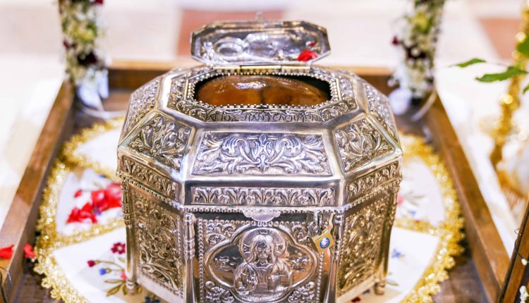 Η-Τιμία-Κάρα-του-Αγίου-Μεγαλομάρτυρος-και-Ιαματικού-Παντελεήμονος-στον-Ιερό-Ναό-Αγίου-Παντελεήμονος-Ιλισσού