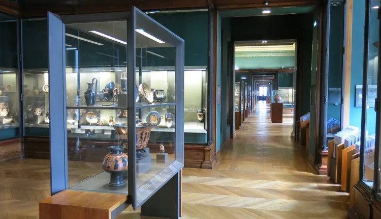 Λούβρο:-Κλείνει-εσπευσμένα-υπό-τον-κίνδυνο-κατάρρευσης-πτέρυγα-με-ελληνικά-αγγεία