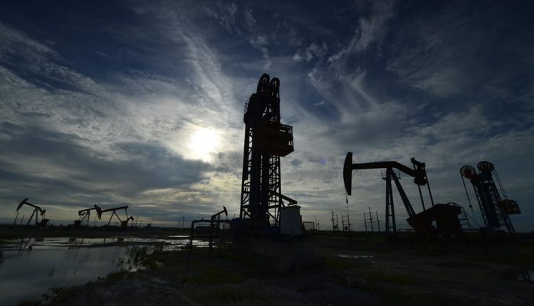 Υποχωρεί-το-πετρέλαιο-με-φόντο-την-επανέναρξη-των-εξαγωγών-στο-ρωσικό-Νοβοροσίσκ