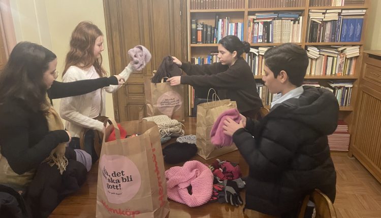 Η-Ελληνική-Ορθόδοξη-Νεολαία-Σκανδιναυΐας-συμβάλλει-ενεργά-στη-φιλανθρωπική-δράση-της-Μητρόπολης-Σουηδίας