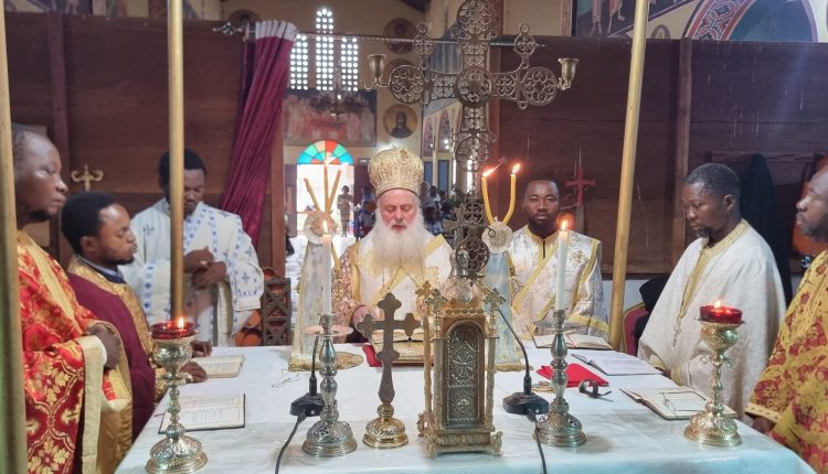 Ο-Μητροπολίτης-Κινσάσας-στην-πανηγυρίζουσα-Ενορία-του-Αγίου-Ιωάννου-του-Χρυσοστόμου-στο-Κασαγκούλου