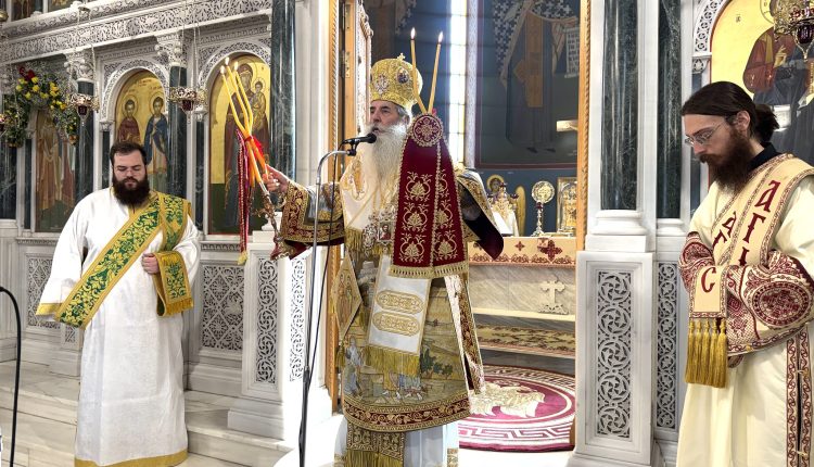 Πειραιώς-Σεραφείμ:-Οι-Άγιοι-Κοσμάς-και-Δαμιανός-όλα-τα-οφείλουν-στην-Αγία-τους-μητέρα,-την-Θεοδότη