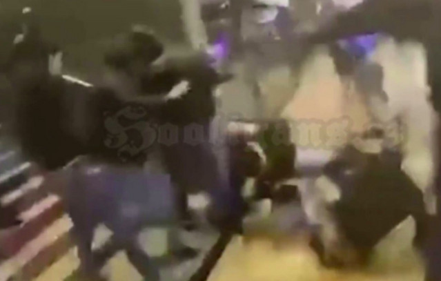 Γερμανία:-Πολύ-ξύλο-ανάμεσα-σε-οπαδούς-των-Ντόρτμουντ-και-Σάλκε-σε-σιδηροδρομικό-σταθμό