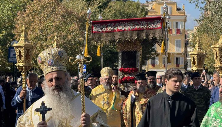 Πρωτοκύριακο-στην-Κέρκυρα:-Λιτανεία-ιερού-σκηνώματος-του-Αγίου-Σπυρίδωνος