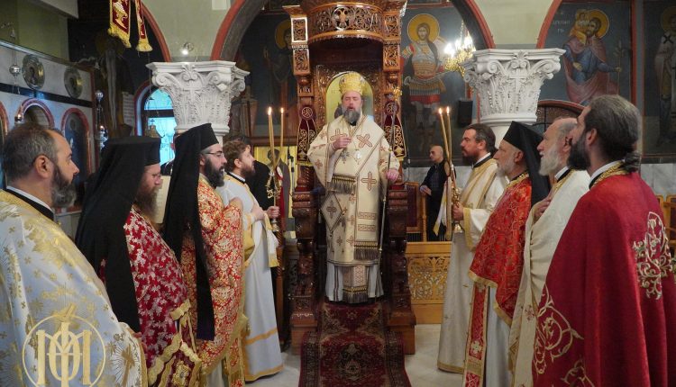 Ο-Μητροπολίτης-Θεσσαλονίκης-στον-πανηγυρίζοντα-Ιερό-Ναό-Αγίων-Αναργύρων-Ακροπόλεως