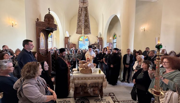 Πλήθος-προσκυνητών-στο-ιερό-προσκύνημα-του-Οσίου-Νικηφόρου-στη-γενέτειρά-του