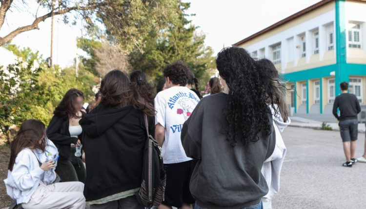 Σοβαρό-επεισόδιο-με-μαχαίρωμα-μεταξύ-μαθητριών-σε-σχολείο-στην-Κυψέλη-–-Τραυματίστηκε-14χρονη