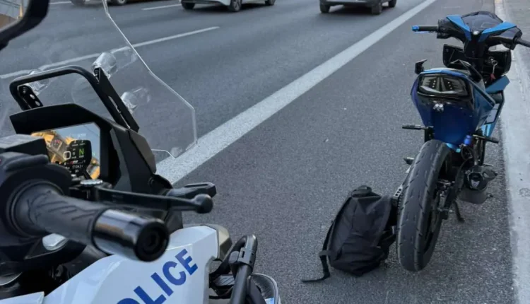 Χωρίς-άδεια-ο-οδηγός-της-μοτοσυκλέτας-που-παρέσυρε-και-τραυμάτισε-τον-τροχονόμο-στην-Αττική-Οδό