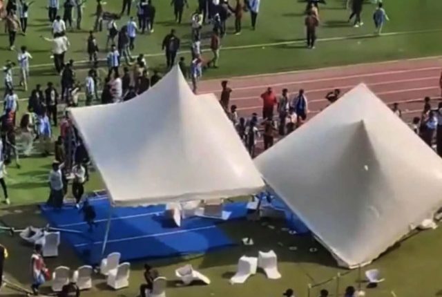 Χάος-σε-γήπεδο-της-Ινδίας-για-τον-Μέσι:-«Ήρθε-μόνο-για-10-λεπτά,-τόσα-χρήματα-τσάμπα»