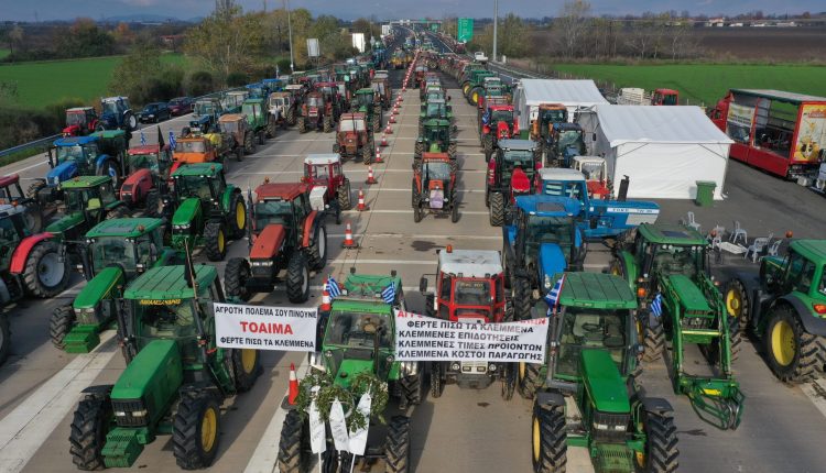 Ανυποχώρητοι-από-τα-μπλόκα-οι-αγρότες-–-Τα-μέτρα-ενίσχυσης-που-εξετάζει-η-κυβέρνηση-–-ertnews.gr