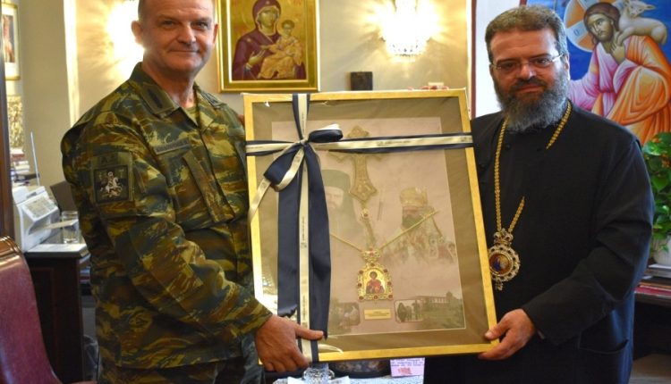 Επίσκεψη-του-Διοικητή-της-Ανώτατης-Στρατιωτικής-Διοίκησης-Θράκης-στον-Μητροπολίτη-Μαρωνείας