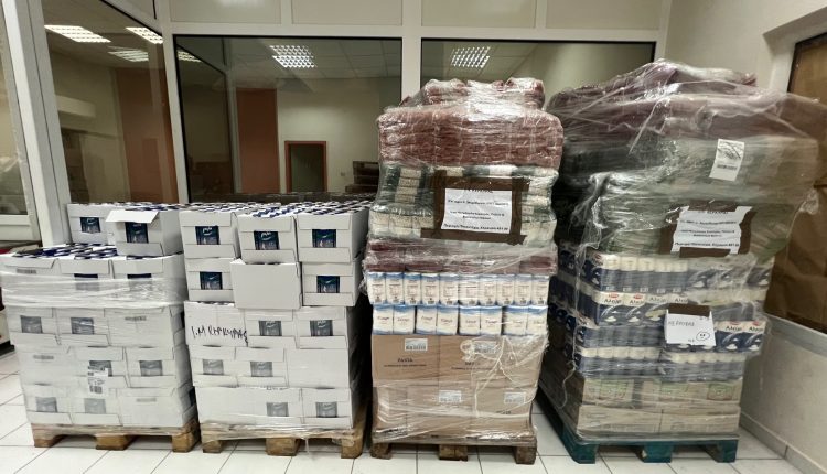 Προσφορά-τροφίμων-σε-δομές-της-ΙΜ-Κερκύρας-από-την-ΙΜΜ.-Βατοπαιδίου