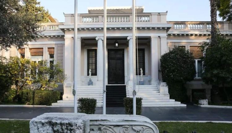 Σύσκεψη-υπό-τον-πρωθυπουργό-για-τις-συλλογικές-συμβάσεις-στο-Μαξίμου