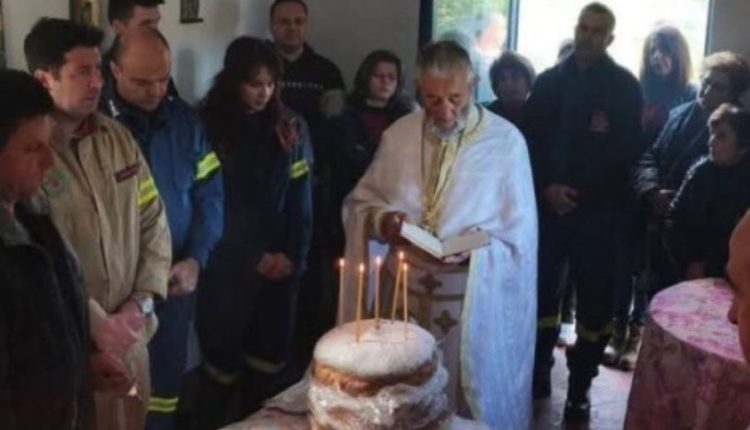 Οι-Πυροσβέστες-του-Πυροσβεστικού-Κλιμακίου-Άνδρου-τίμησαν-τους-Αγίους-Τρεις-Παίδας-εν-καμίνω