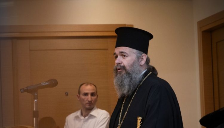 Ομιλία-του-Μητροπολίτου-Ειρηναίου-στη-Σχολή-Γονέων-Φλώρινας-με-θέμα:-«Η-απόσταση-ανάμεσα-στον-γονιό-και-στο-παιδί»