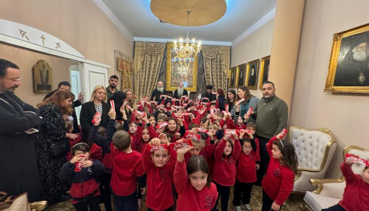 Χριστουγεννιάτικα-Κάλαντα-από-παιδιά-στον-Πειραιώς-Σεραφείμ