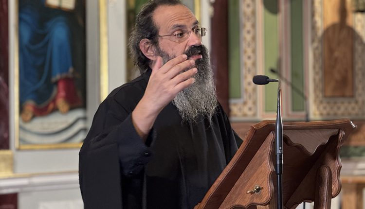 Πρωτοπρεσβύτερος-π.-Σπυρίδων-Βασιλάκος:-«Κάθε-μέρα-Χριστούγεννα»