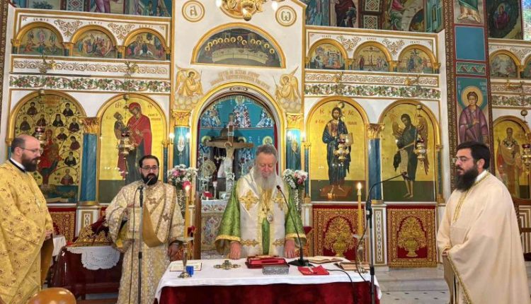 Θεία-Λειτουργία-από-τον-Μητροπολίτη-Χρυσόστομο-για-τους-μαθητές-του-7ου-Γυμνασίου-Χαλκίδος