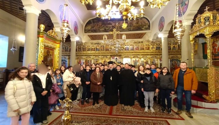 Επίσκεψη-μαθητών-του-Εκκλησιαστικού-Λυκείου-Ξάνθης-στην-Μητρόπολη-Μαρωνείας