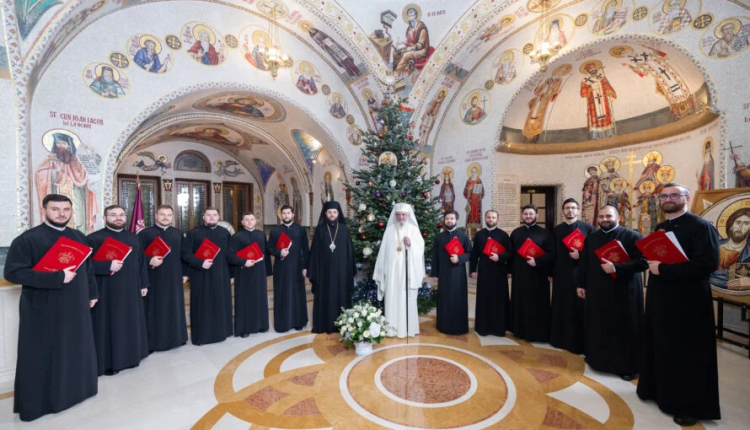 Χορωδίες-έψαλλαν-τα-κάλαντα-στον-Πατριάρχη-Ρουμανίας