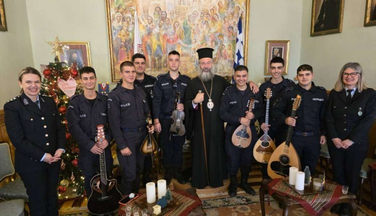 Χριστουγεννιάτικα-κάλαντα-από-το-Τμήμα-Δοκίμων-Αστυφυλάκων-Ρεθύμνου-στην-Μητρόπολη-Ρεθύμνης