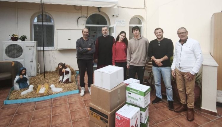 Χειρονομία-αγάπης-μαθητών-και-εκπαιδευτικών-του-3ου-Γυμνασίου-Σύρου