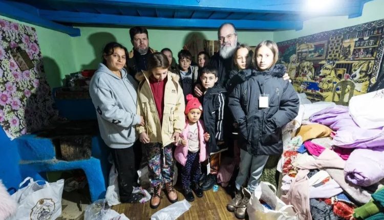 Πάνω-από-2.000-παιδιά-επωφελήθηκαν-από-το-καραβάνι-«Χριστουγεννιάτικα-Δώρα»-της-Επισκοπής-Χουσίου