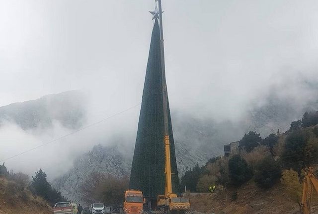 Χανιά:-Το-μεγαλύτερο-χριστουγεννιάτικο-δέντρο-της-Ευρώπης-θα-φωταγωγηθεί-έξω-από-το-φαράγγι-της-Σαμαριάς