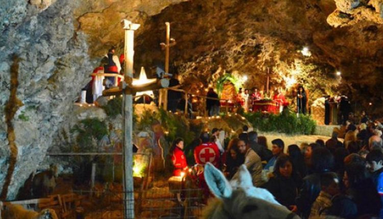 Χριστουγεννιάτικη-Θεία-Λειτουργία-στο-σπήλαιο-της-Μαραθοκεφάλας