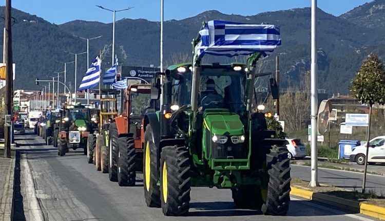 Παραμένει-το-μπλόκο-στην-περιμετρική-οδό-της-Πάτρας-–-Άνοιγμα-μιας-λωρίδας-κυκλοφορίας-ενόψει-εορτών-–-ertnews.gr