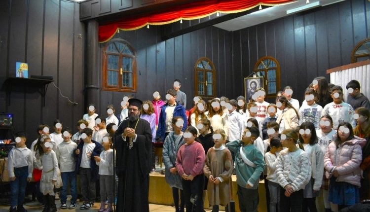 Χριστουγεννιάτικη-εορτή-εορτή-από-τα-Κατηχητικά-Σχολεία-των-ενοριών-της-Μητρόπολης-Μαρωνείας-και-Κομοτηνής