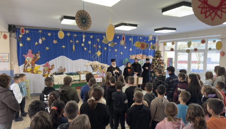 Στοργή-και-αγάπη-στους-μικρούς-μαθητές-από-τον-Μητροπολίτη-Διδυμοτείχου