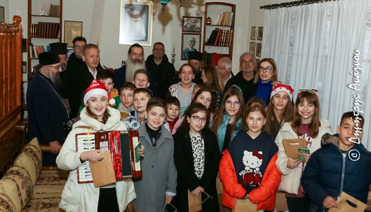 Πλημμύρισε-παιδικές-Χριστουγεννιάτικες-μελωδίες-το-Ιερό-Επισκοπείο-Σπερχειάδος