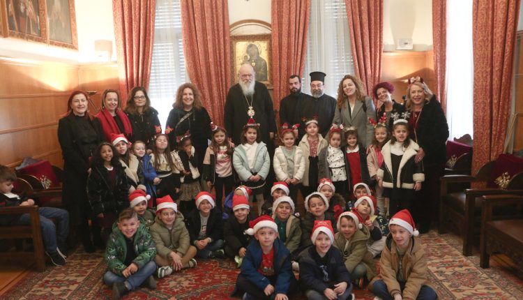 Χριστουγεννιάτικα-κάλαντα-στον-Αρχιεπίσκοπο-Ιερώνυμο-έψαλαν-μικροί-και-μεγάλοι