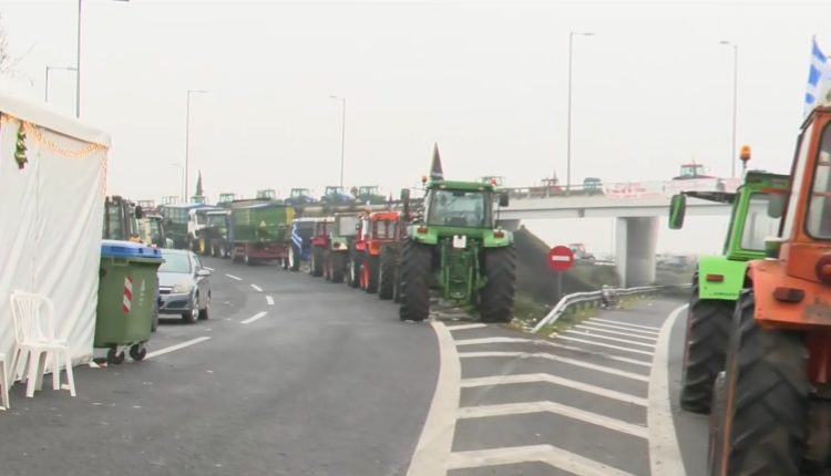 Αγρότες:-Ημέρα-αναδιάταξης-για-τη-διέλευση-των-εκδρομέων-–-Ενδεικτική-η-εικόνα-στο-μπλόκο-της-Νίκαιας-–-ertnews.gr