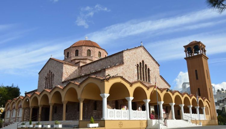 3-φορές-η-χριστουγεννιάτικη-Θεία-Λειτουργία-στη-«φάτνη»-της-Φανερωμένης-Χολαργού