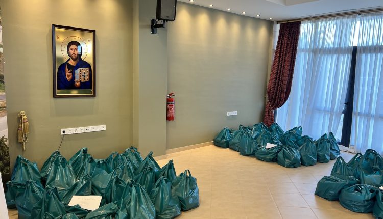 Διανομή-εκατοντάδων-Χριστουγεννιάτικων-δεμάτων-αγάπης-από-την-Ιερά-Μητρόπολη-Αλεξανδρουπόλεως