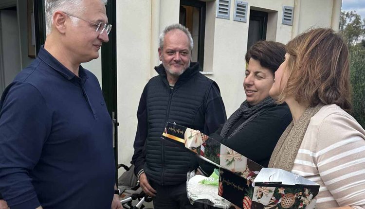 Χριστουγεννιάτικες-ευχές-και-χαμόγελα-στο-Ενιαίο-Ειδικό-Επαγγελματικό-Γυμνάσιο-–-Λύκειο-Πετρίνας-–-Περιφέρεια-Πελοποννήσου