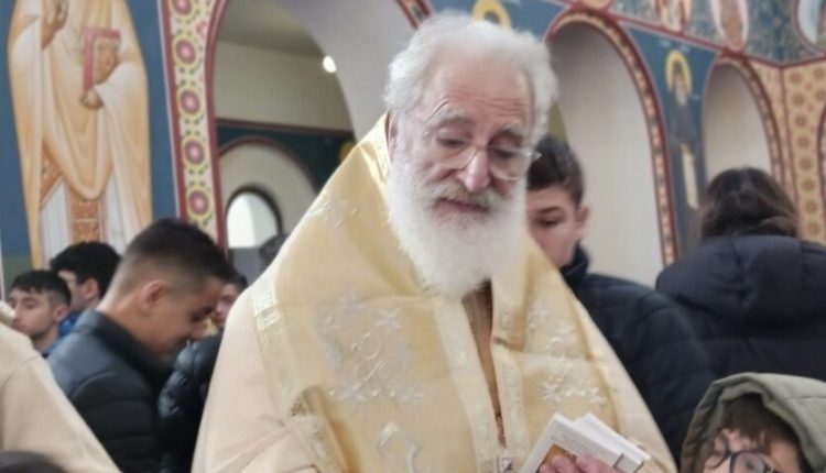 Θεία-Λειτουργία-για-τους-μαθητές-στον-Ιερό-Μητροπολιτικό-Ναό-Αρκαλοχωρίου