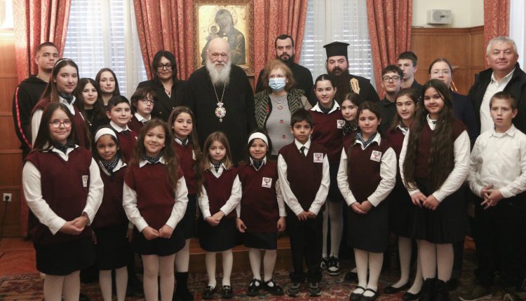 Χριστουγεννιάτικα-Κάλαντα-και-ευχές-στον-Αρχιεπίσκοπο-Ιερώνυμο