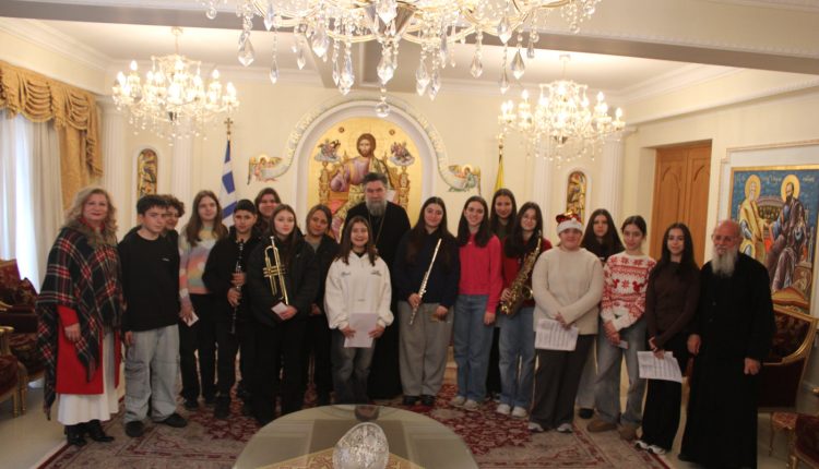 Καλαντιστές-των-Χριστουγέννων-«πλημμύρισαν»-για-μία-ακόμη-ημέρα-το-Επισκοπείο-Σερρών