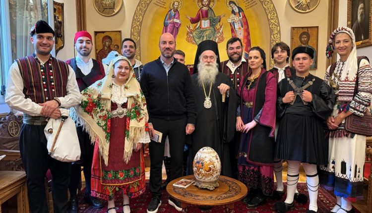 Χριστουγεννιάτικα-κάλαντα-στον-Μητροπολίτη-Κορίνθου-Παύλο